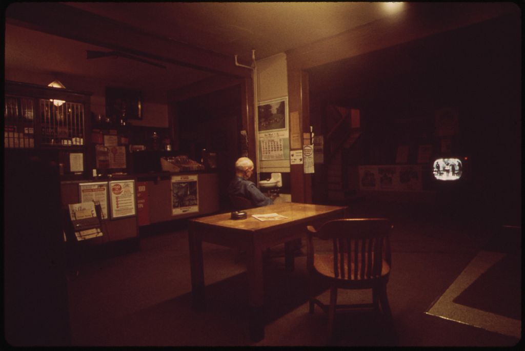 Ver la televisión se asocia con peor salud mental en mujeres mayores