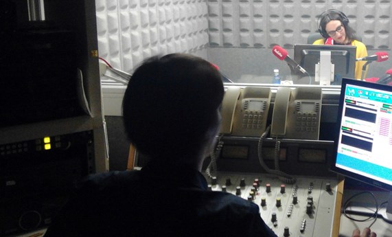 Reivindican la labor de las mujeres científicas con un espacio radiofónico de entrevistas y cuentos Reivindican la labor de las mujeres científicas con un espacio radiofónico de entrevistas y cuentos
