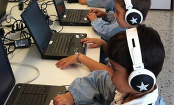 Los niños que van a escuelas cercanas al tráfico muestran un menor desarrollo cognitivo Los niños que van a escuelas cercanas al tráfico muestran un menor desarrollo cognitivo