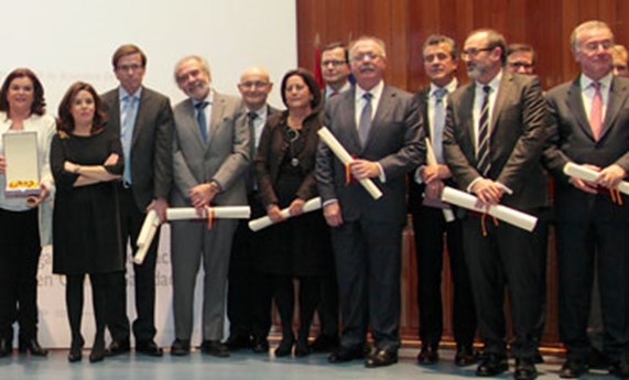 Agustín Albillos y María Buti del CIBEREHD galardonados con la Encomienda otrorgada por el Ministerio de Sanidad Agustín Albillos y María Buti del CIBEREHD galardonados con la Encomienda otrorgada por el Ministerio de Sanidad