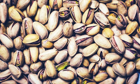 Los pistachos ayudan a controlar el peso, la presión arterial, regular el colesterol y mejorar la salud del corazón Los pistachos ayudan a controlar el peso, la presión arterial, regular el colesterol y mejorar la salud del corazón