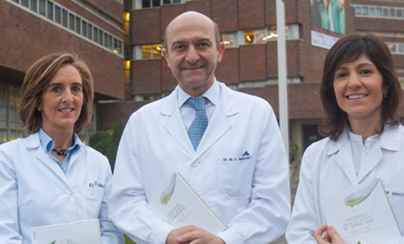 Investigadores de PREDIMED-NAVARRA presentan en Madrid el libro "Date el gusto de comer sano" Investigadores de PREDIMED-NAVARRA presentan en Madrid el libro "Date el gusto de comer sano"