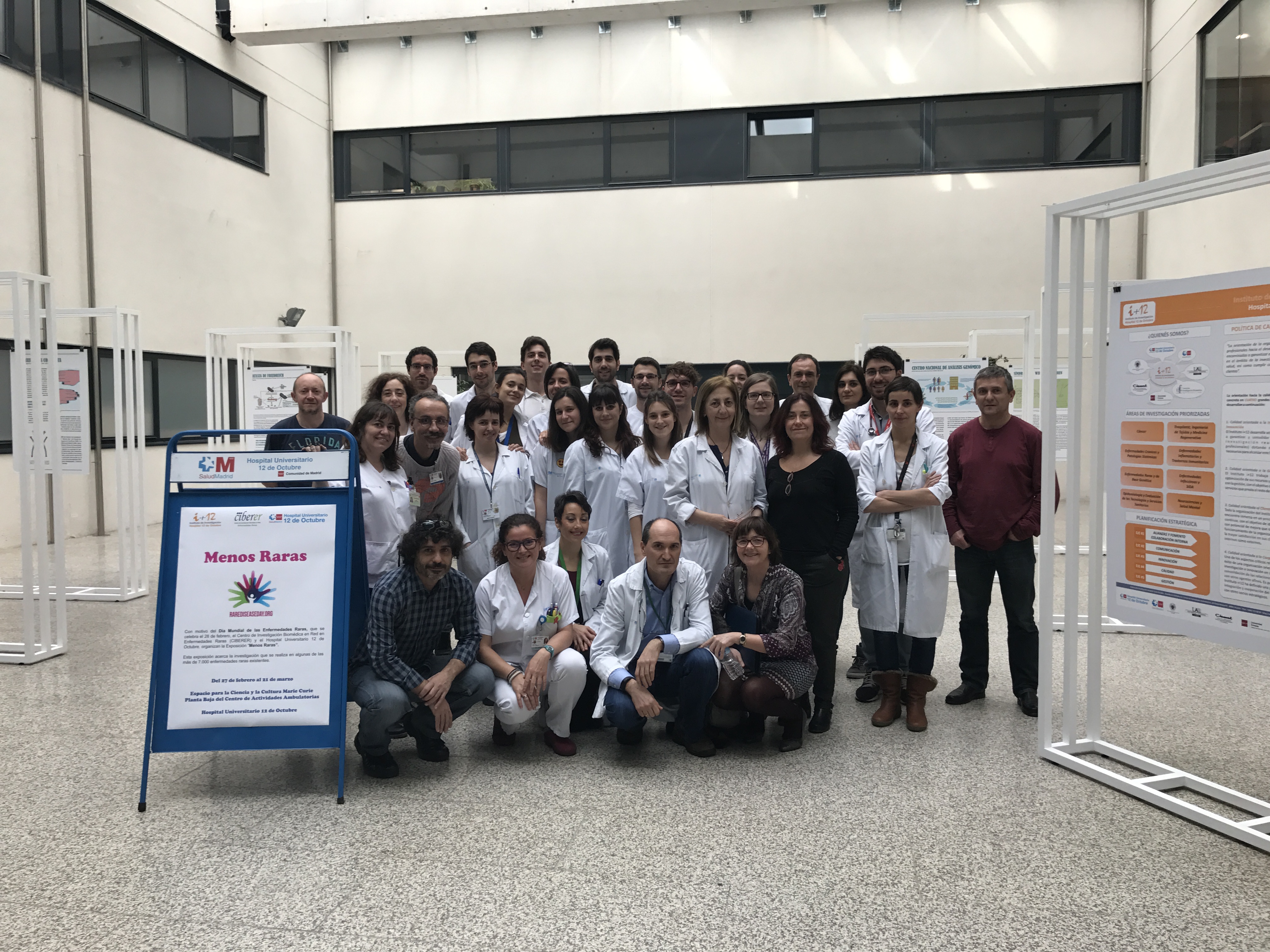 La exposición Menos Raras sobre la investigación en enfermedades raras se expone en el Hospital 12 de Octubre hasta el 21 de marzo